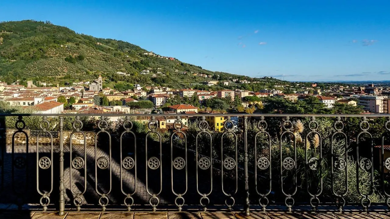 Elegant Villa Near Lucca Pescia