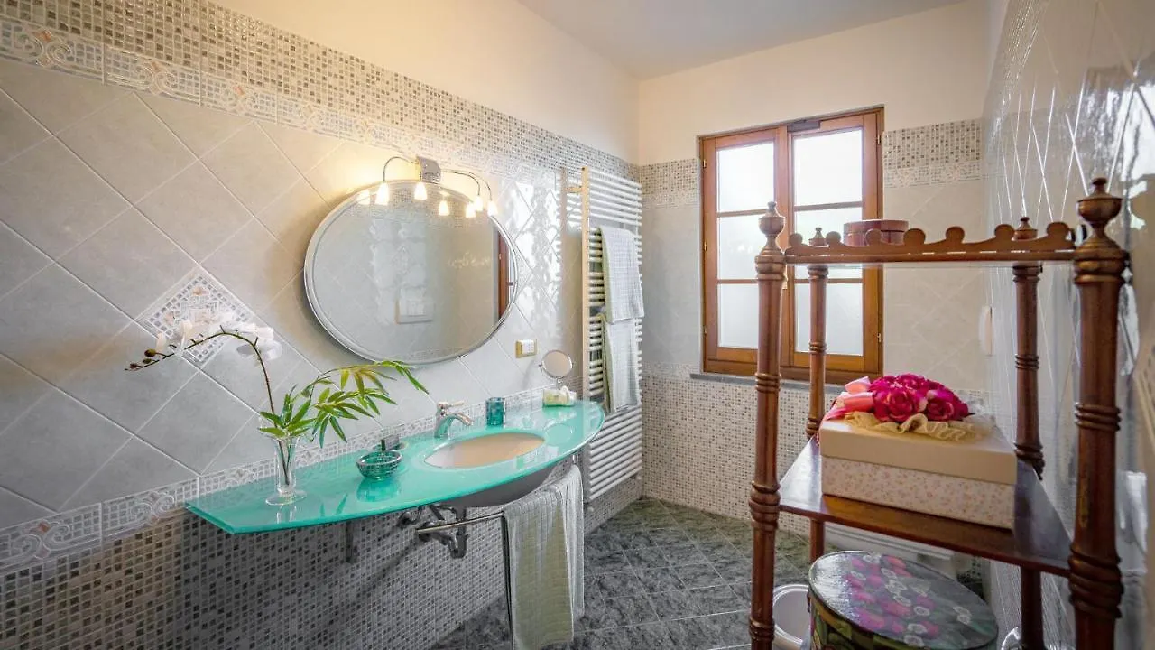 Elegant Villa Near Lucca Pescia